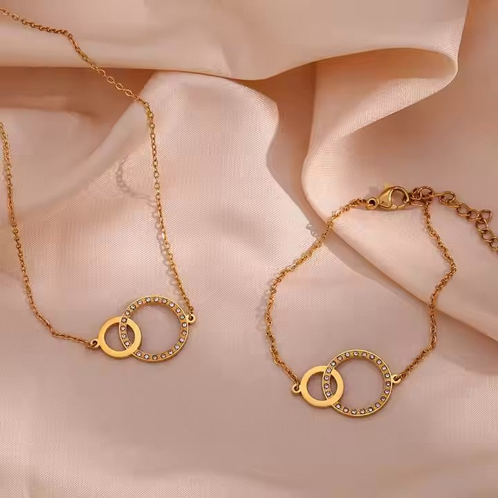 Elegant 18K Gold-Plated Micro-Inset Circle Pendant Necklace